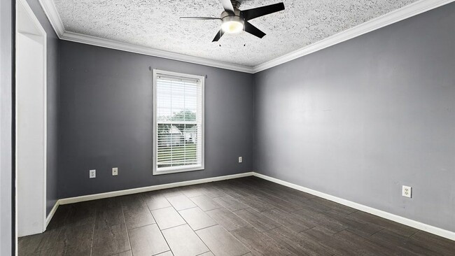 Building Photo - 406 Leawood Cir