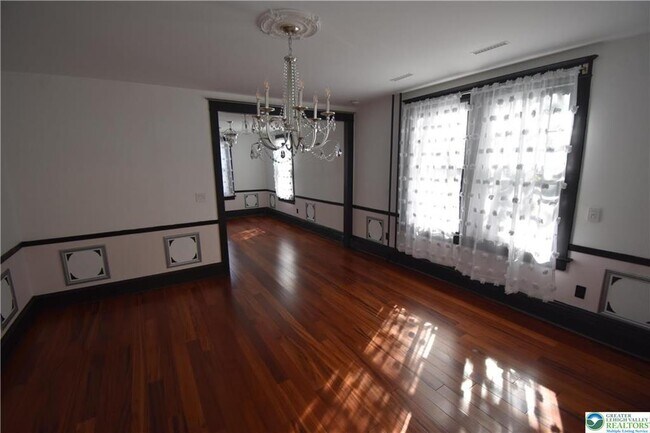 Building Photo - 100 N 4th St