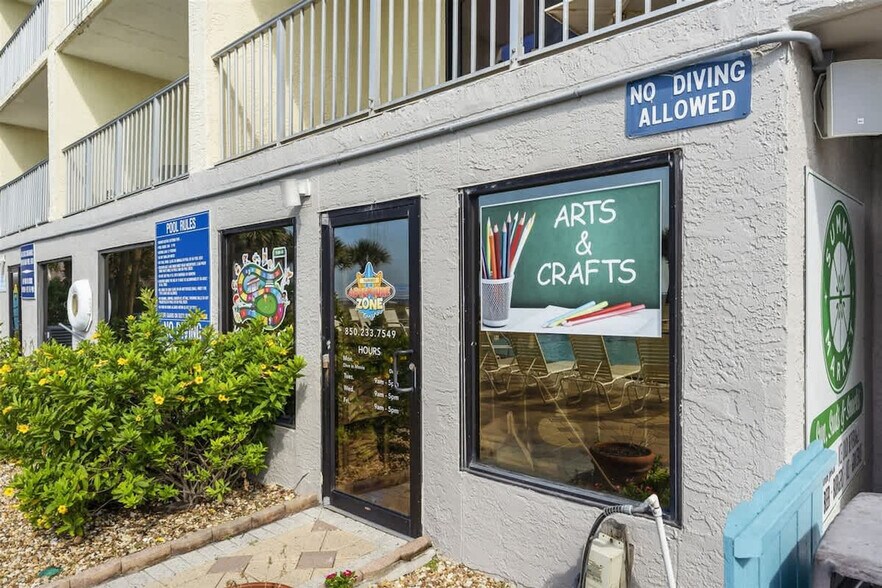 Building Photo - 8743 Thomas Dr