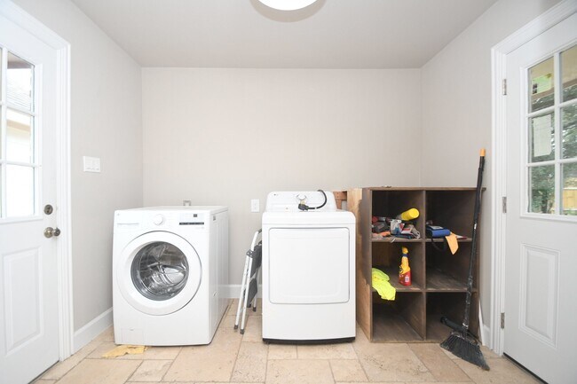 Building Photo - 1526 Barraud Ct