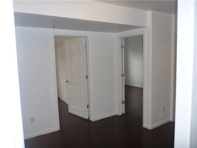 Building Photo - 98 S Burnet St