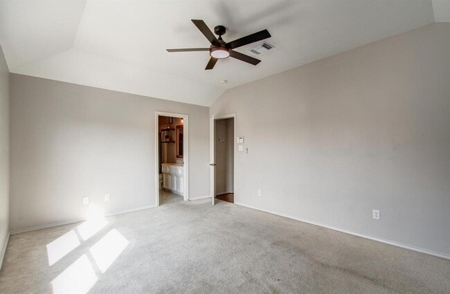 Building Photo - 2631 Woodridge Manor Dr