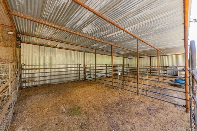 Building Photo - Ojai Horse Ranch