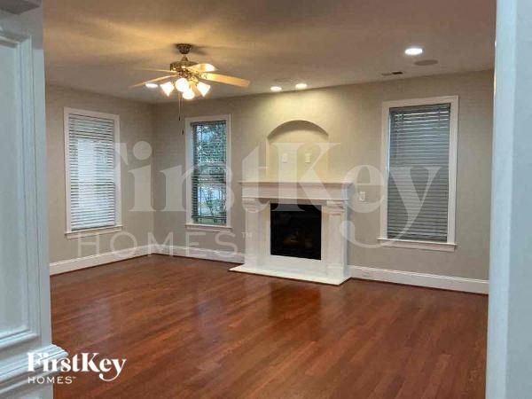 Building Photo - 3310 Lucy Dr