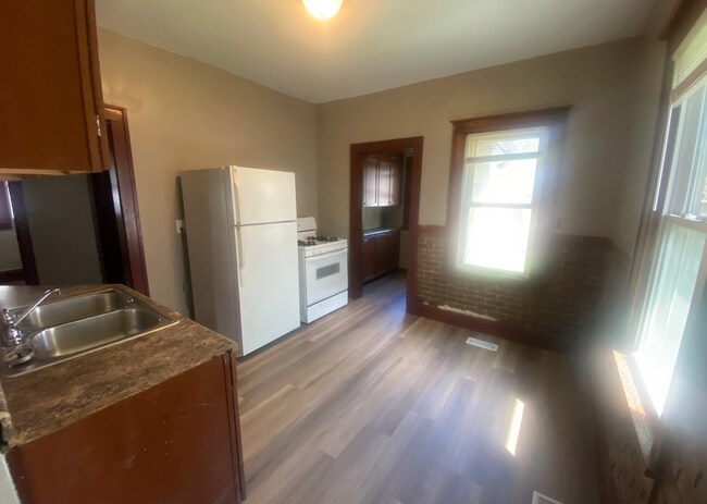 Building Photo - 3522 N Bryant Ave