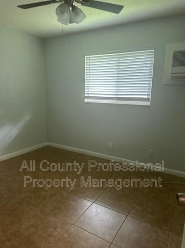 Building Photo - 332 SW 2nd Pl