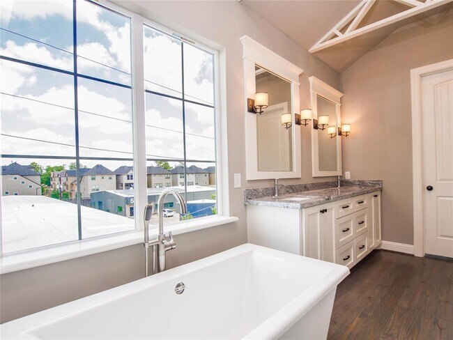 Building Photo - 1307 Upland Retreat Dr
