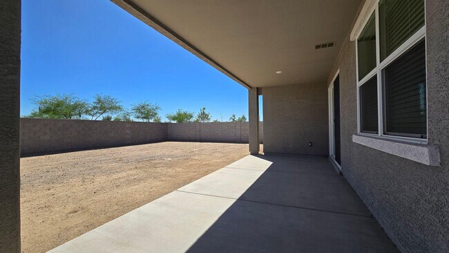 Building Photo - 17863 W Elm St