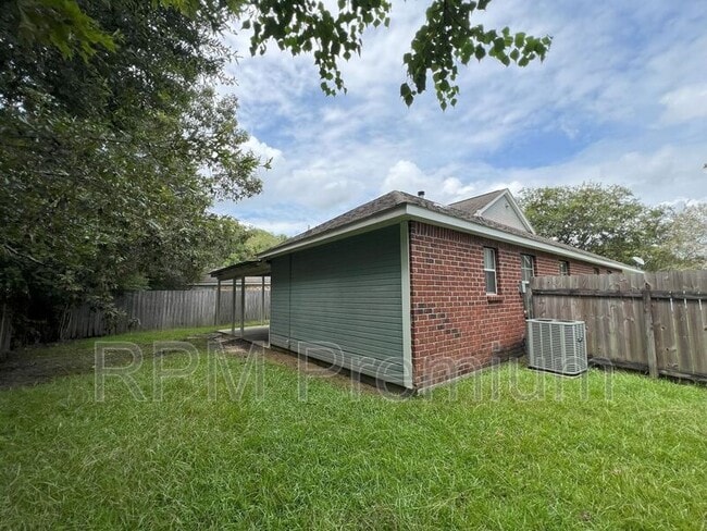 Building Photo - 522 Fawn Lake Dr