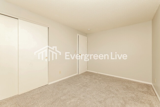 Building Photo - 2162 Burnside Dr