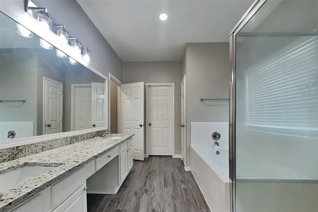Building Photo - 17003 Fairway Glen Ln