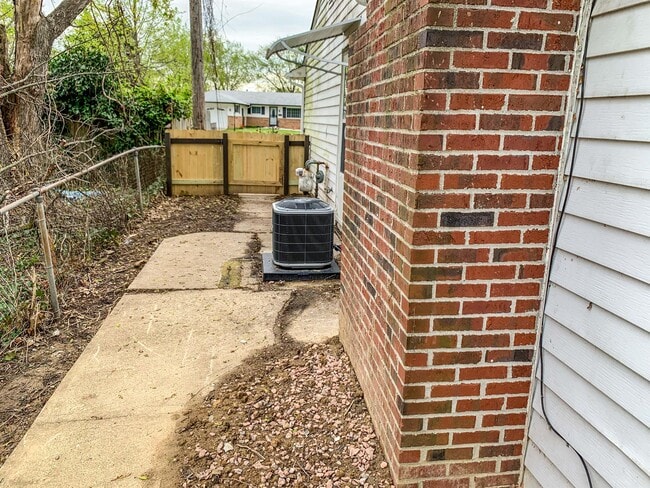 Building Photo - 2541 Maybury Rd
