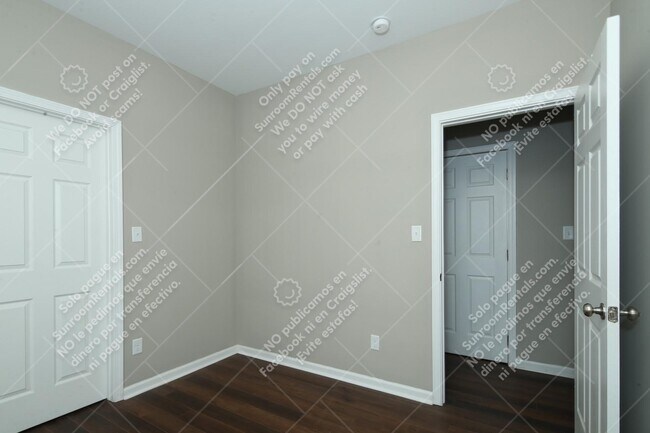 Building Photo - 330 N Randolph St A