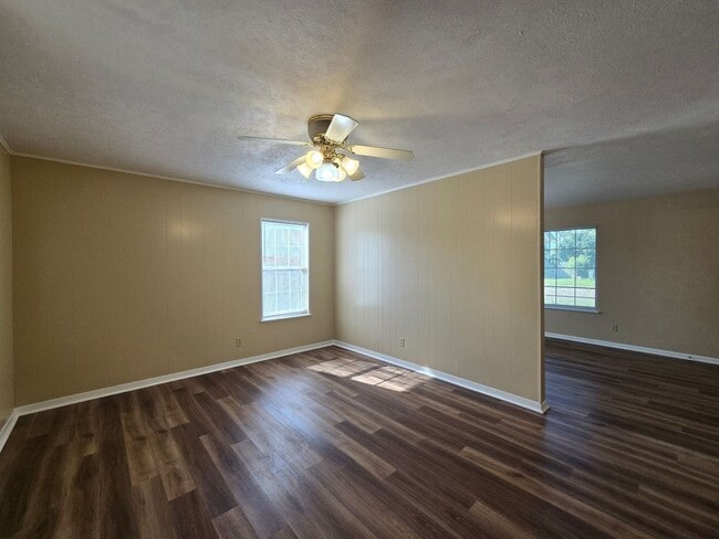 Building Photo - 3309 Lake Charles Ave