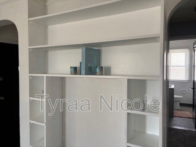 Building Photo - 5940 Cadieux Rd
