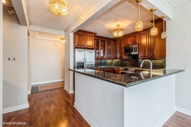 Building Photo - 420 E Waterside Dr
