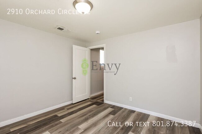 Building Photo - 2910 Orchard Cir