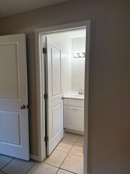 Building Photo - 56 Saint Johanna Dr