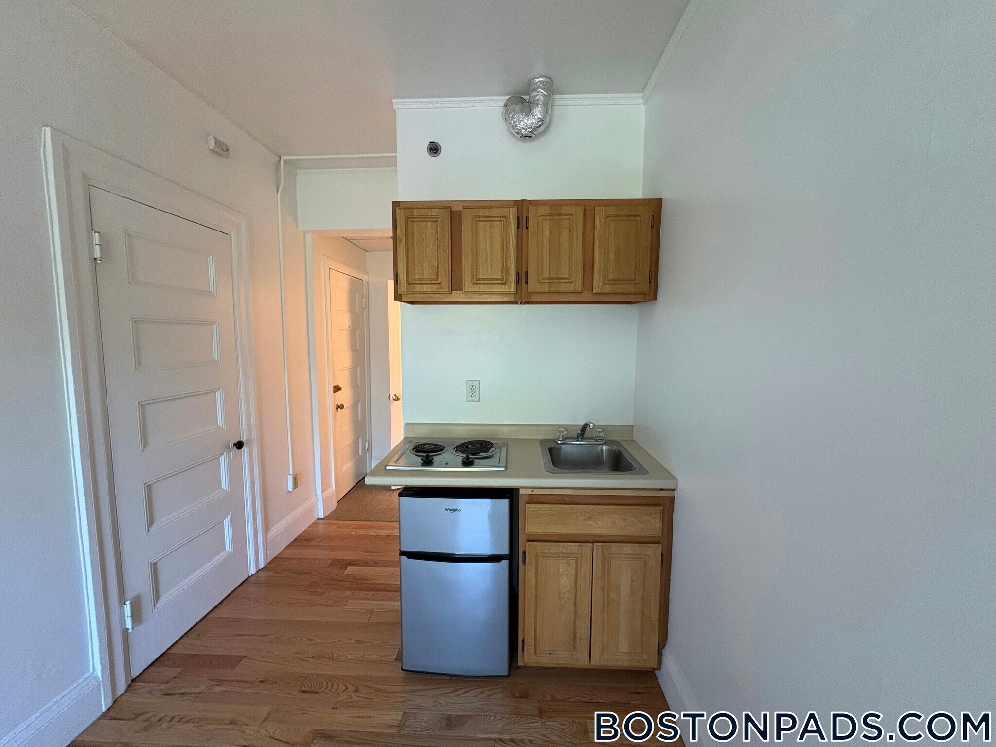 Building Photo - 1061 Beacon St