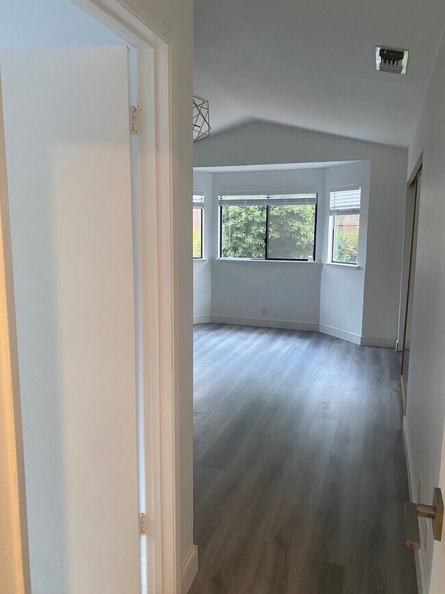 Building Photo - 1330 Puebla Way