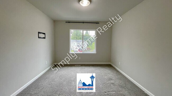 Building Photo - Step Inside to this Home with Spacious & Flexible Living!