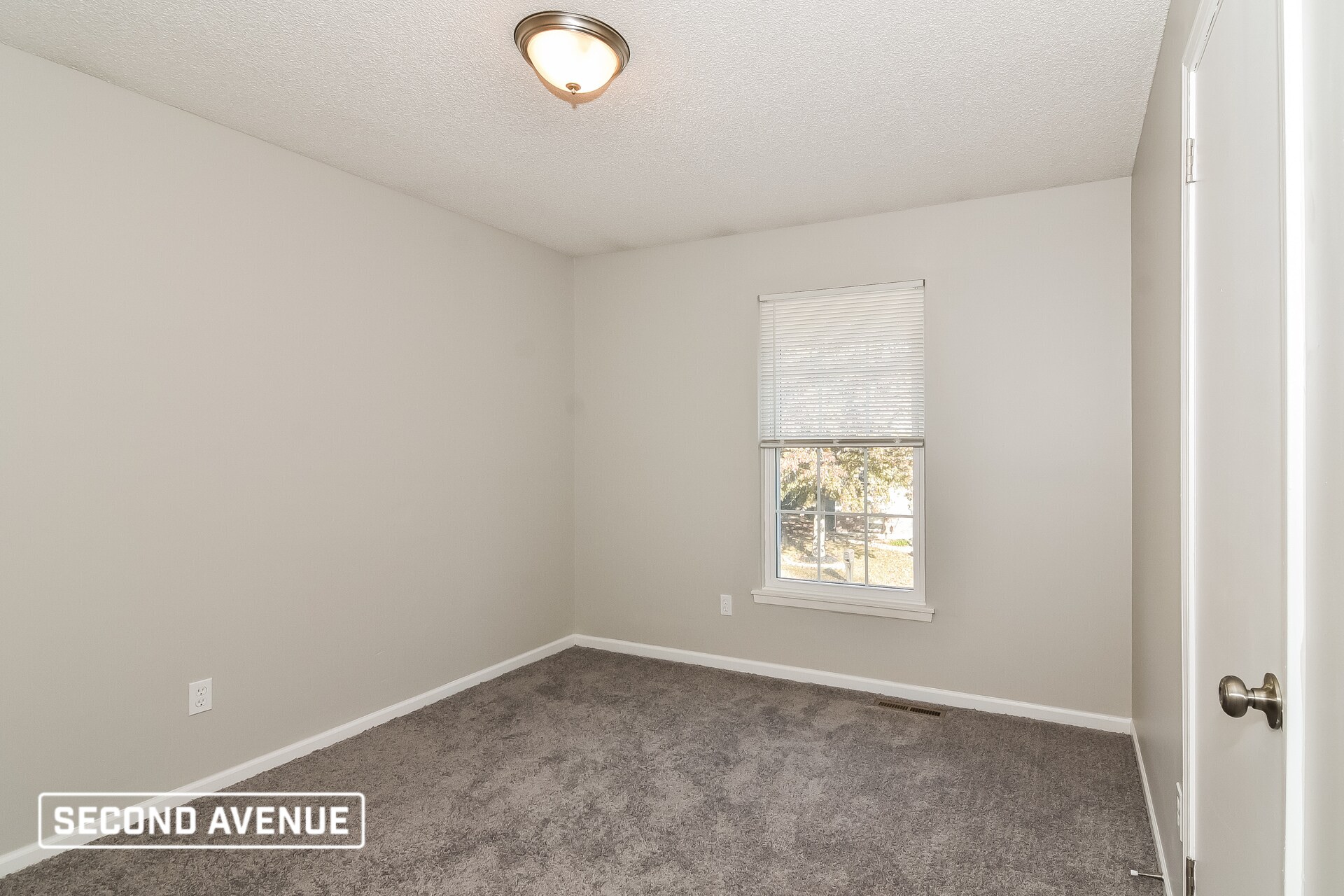 Building Photo - 716 SE Shamrock Ln