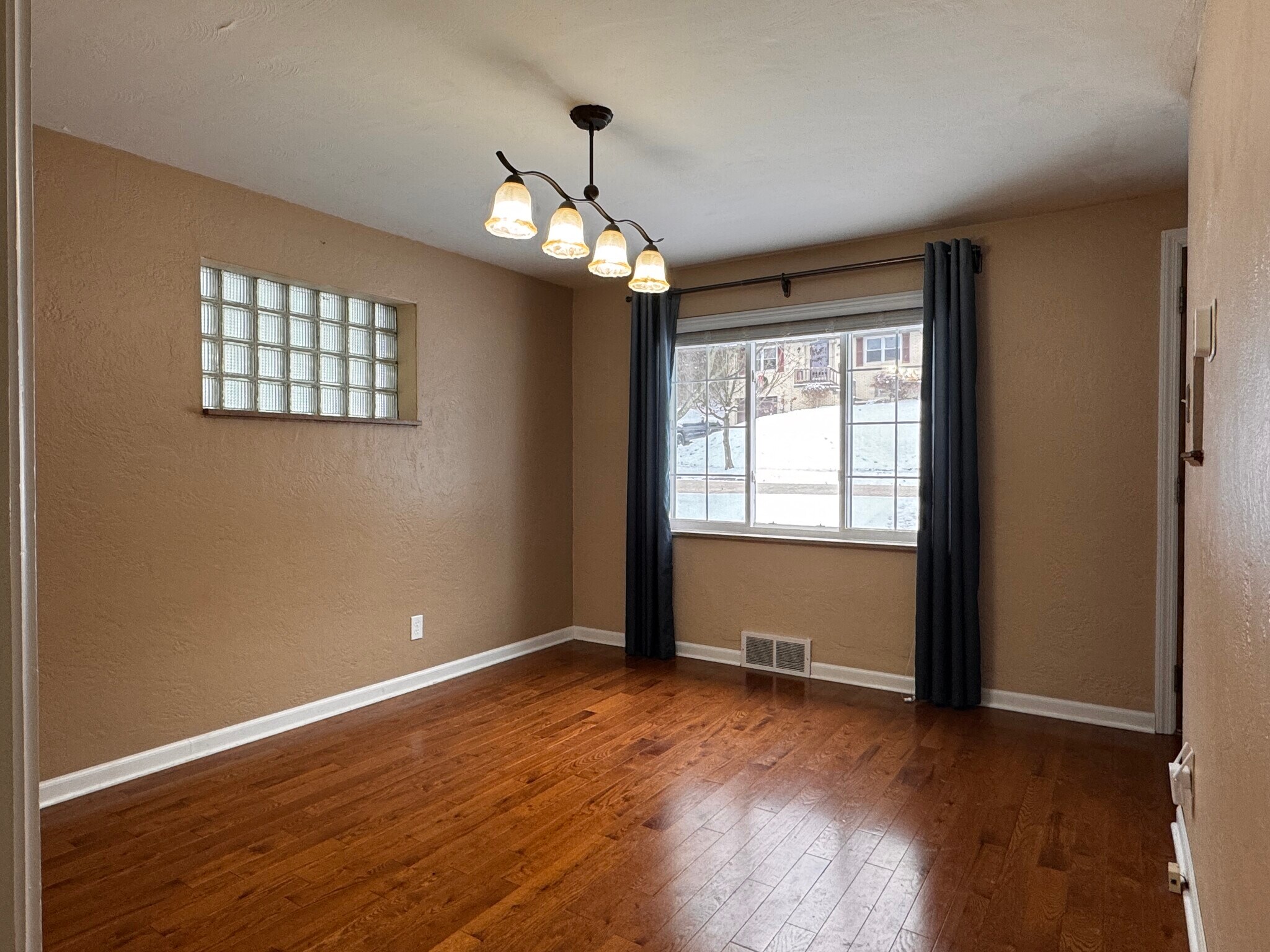 Building Photo - 849 Kewanna Ave