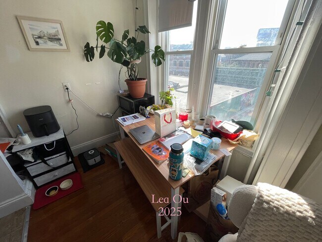 Building Photo - NO BROKER FEE! Available 9/1 Studio in Fen...