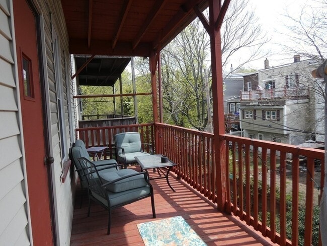 Building Photo - 37 Condor St