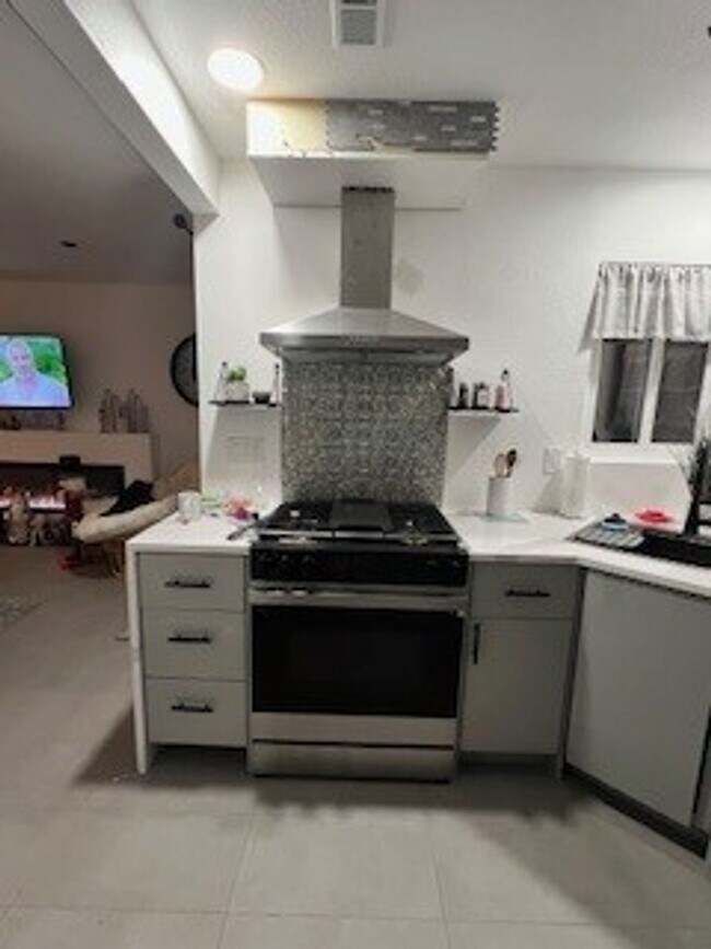 Building Photo - Remodeled in 2025 Home in Peacock Hills 55+