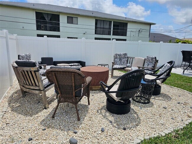 Building Photo - 1418 Cape Coral Pkwy W