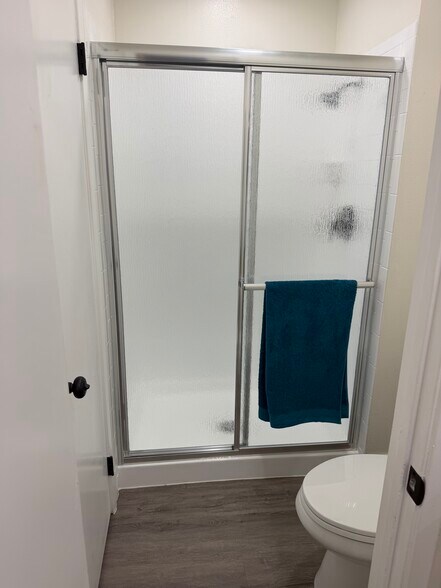 Master shower - 5128 Greenberry Dr