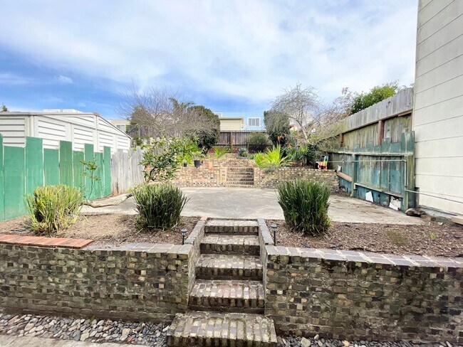 Building Photo - Beautiful 3 Bed / 2 Bath Sunset/Parkside Home!