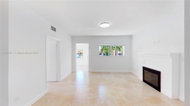 Building Photo - 2915 SW 24th St