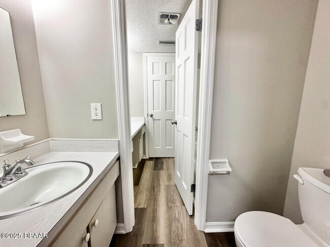 Building Photo - 2250 S Palmetto Ave