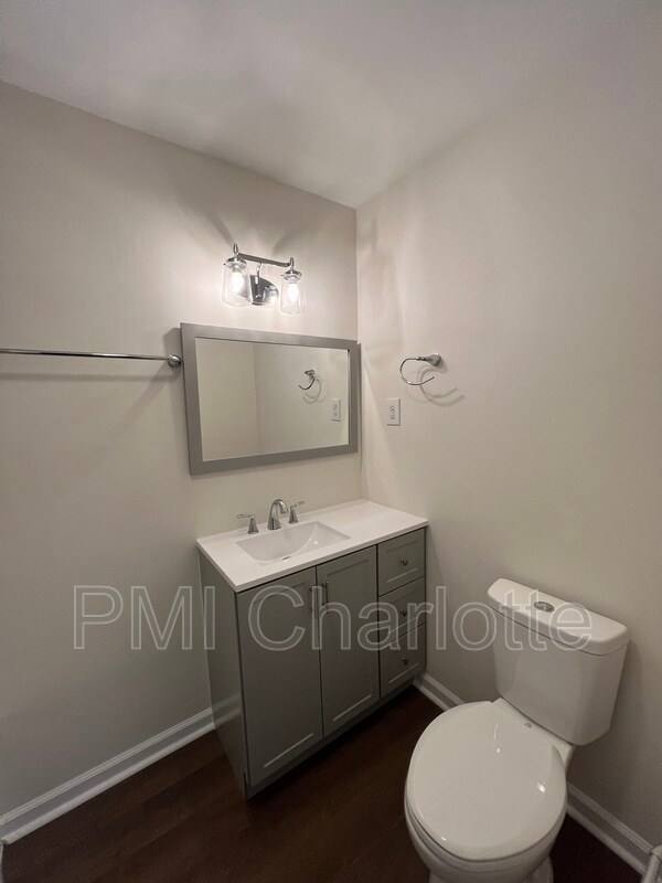 Building Photo - 128 Woodlynn Dr