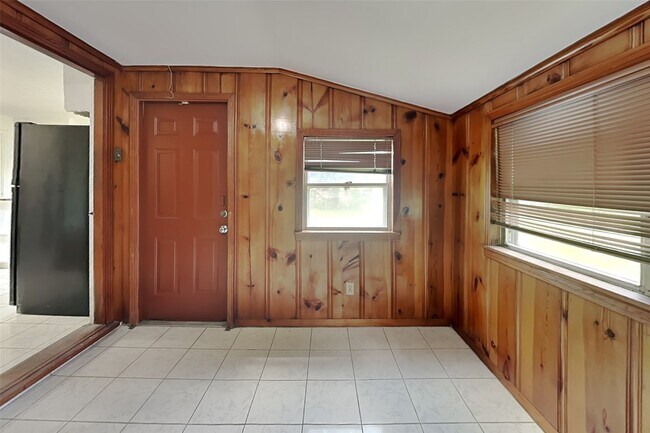 Building Photo - 7538 Vista Verde St