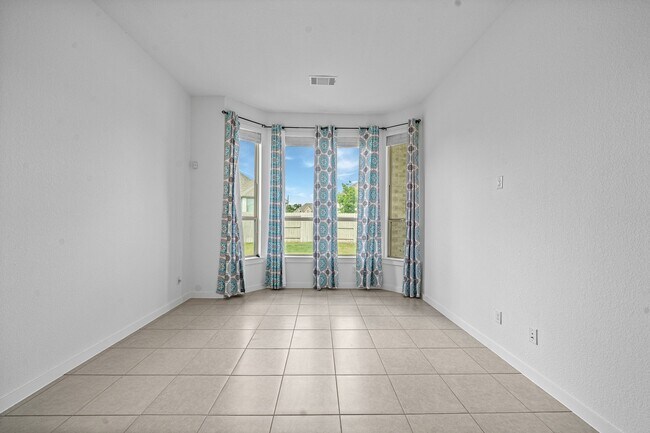 Building Photo - 2221 Forest Trace Ln