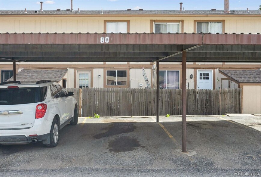 Building Photo - 2567 Rainbow Dr