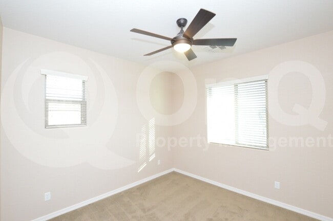 Building Photo - 1522 E Hummingbird Way
