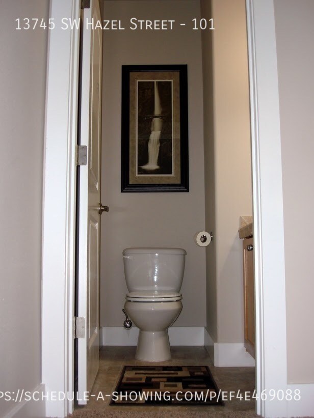 Building Photo - 3BDRM 2.5BTH Condo End Unit, garage, gas F...