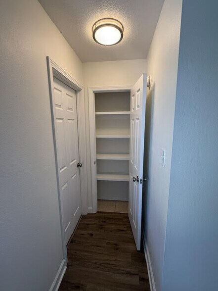 Building Photo - 10713 Plummer Cir