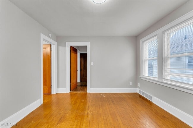 Building Photo - 10007 Parkview Ave