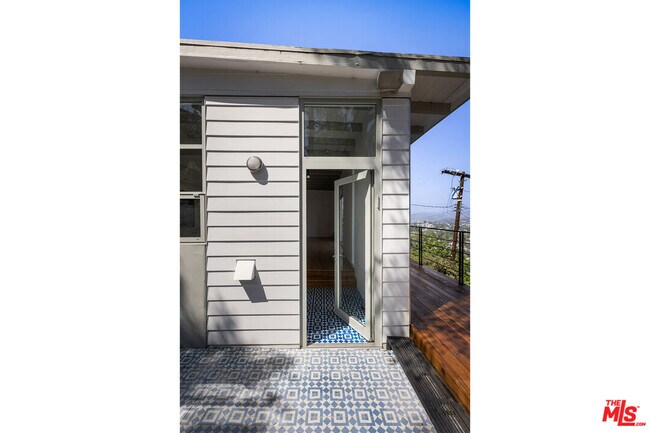 Building Photo - 631 Cross Ave