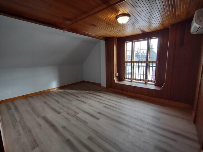 Building Photo - 109 Pleasant St