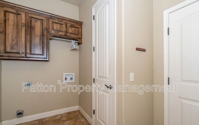 Building Photo - 7900 Shreveport Dr