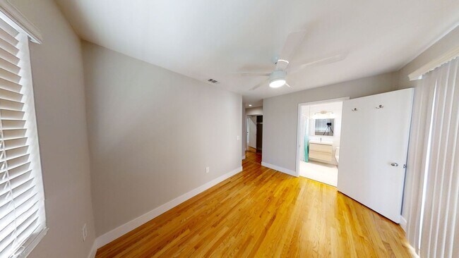 Building Photo - Newly Remodeled with Amazing Views!