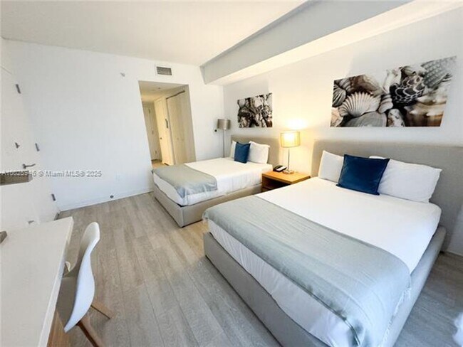 Building Photo - 2602 E Hallandale Beach Blvd