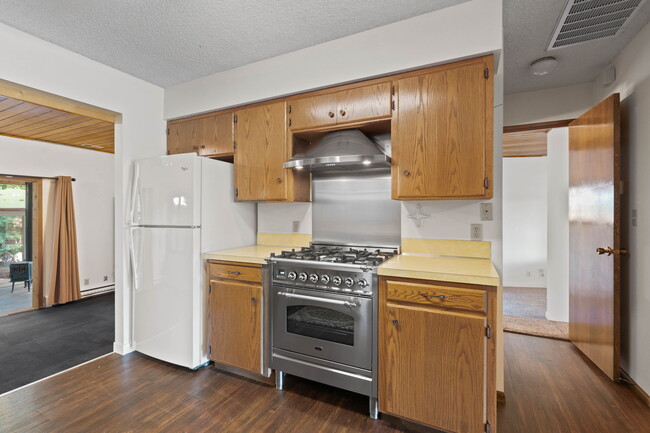 Building Photo - 10181 N Fairway Dr