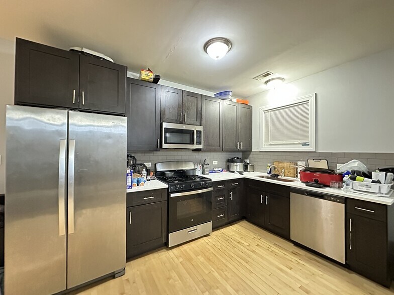 Building Photo - 368 N Hamlin Ave